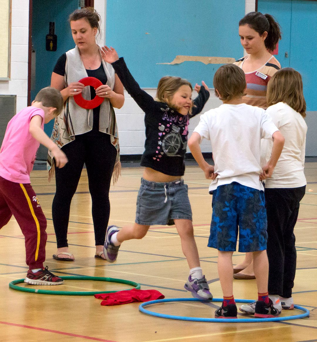 Beyond the Bell Hula Hoops 2015 (small banner mobile) kids playing game with hula hoops and rings